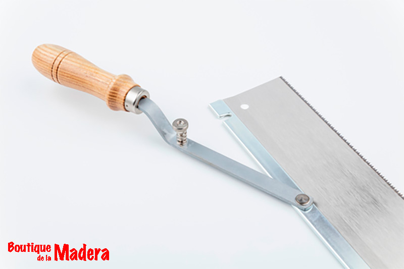 Sierra para cortar tarima, zocalos y molduras con mango articulado