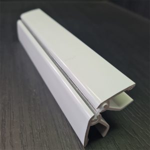 Rinconera para zócalo de PVC blanco de 17 cm.