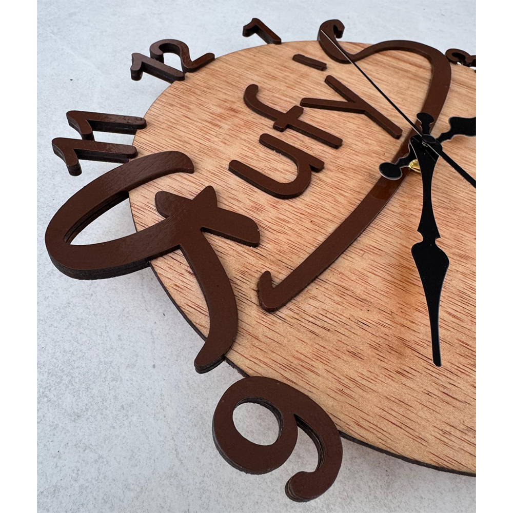 Reloj personalizado en madera artesanal